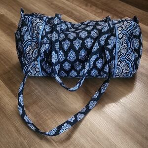 Vera Bradley Navy & White Quilted Calypso Travel Bag Weekender Duffel